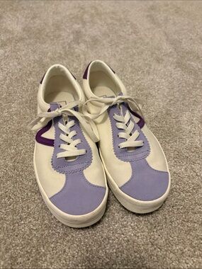 Women’s Vans Cream and Lavender Lace-Up Sneakers